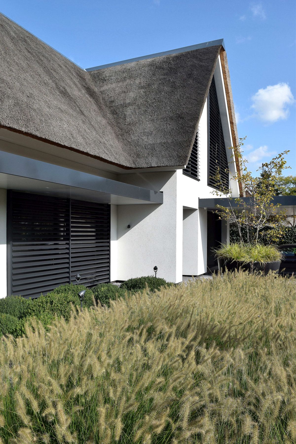 Duurzame-woning-met-unieke-uitstraling-in-villawijk-rotterdam-staand01