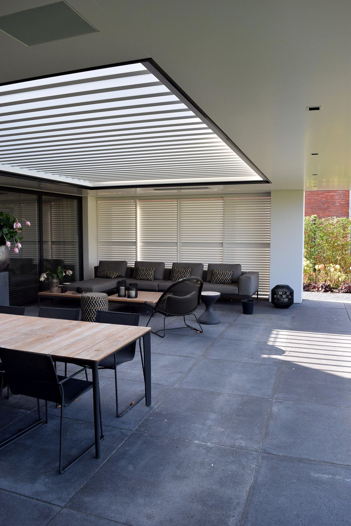 Duurzame-woning-met-unieke-uitstraling-in-villawijk-rotterdam-staand02