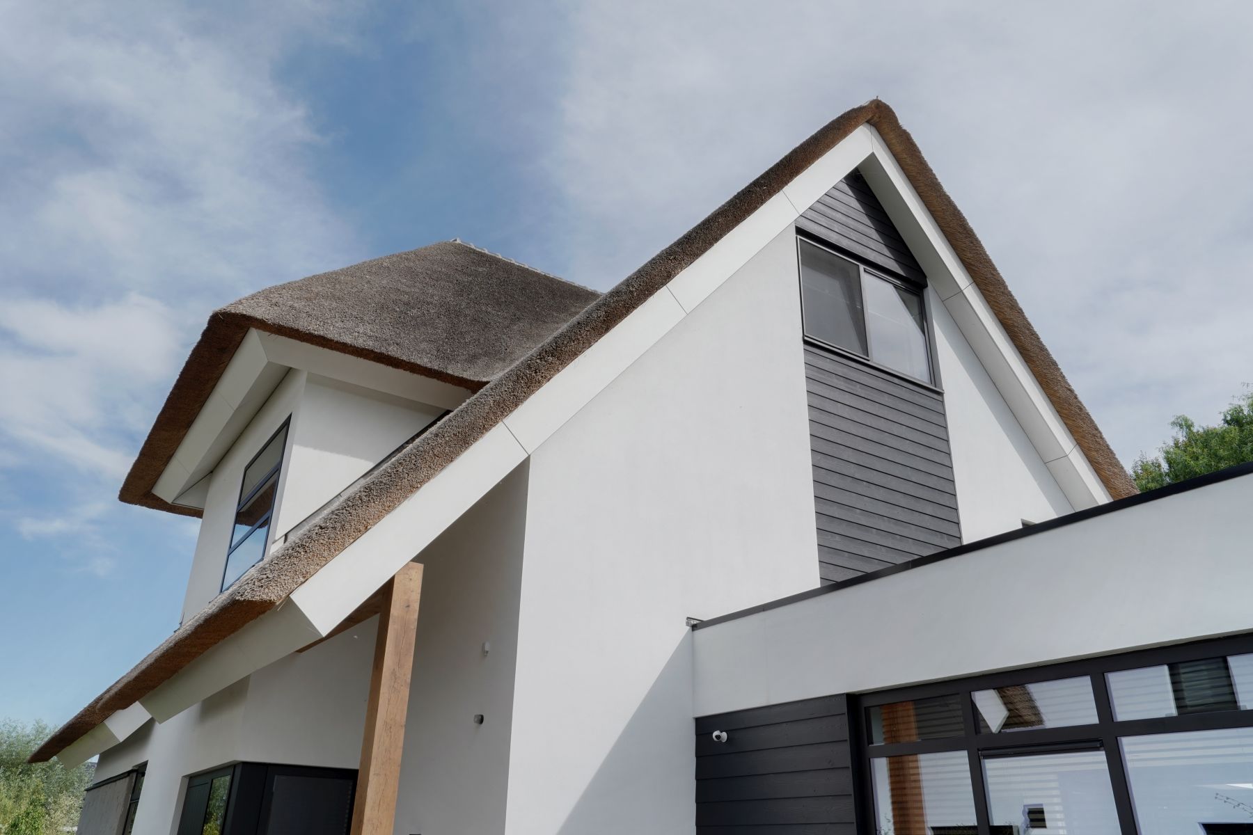 Landelijk-moderne-vrijstaande-villa-met-zwemvijver-in-Berkel-en-Rodenrijs04