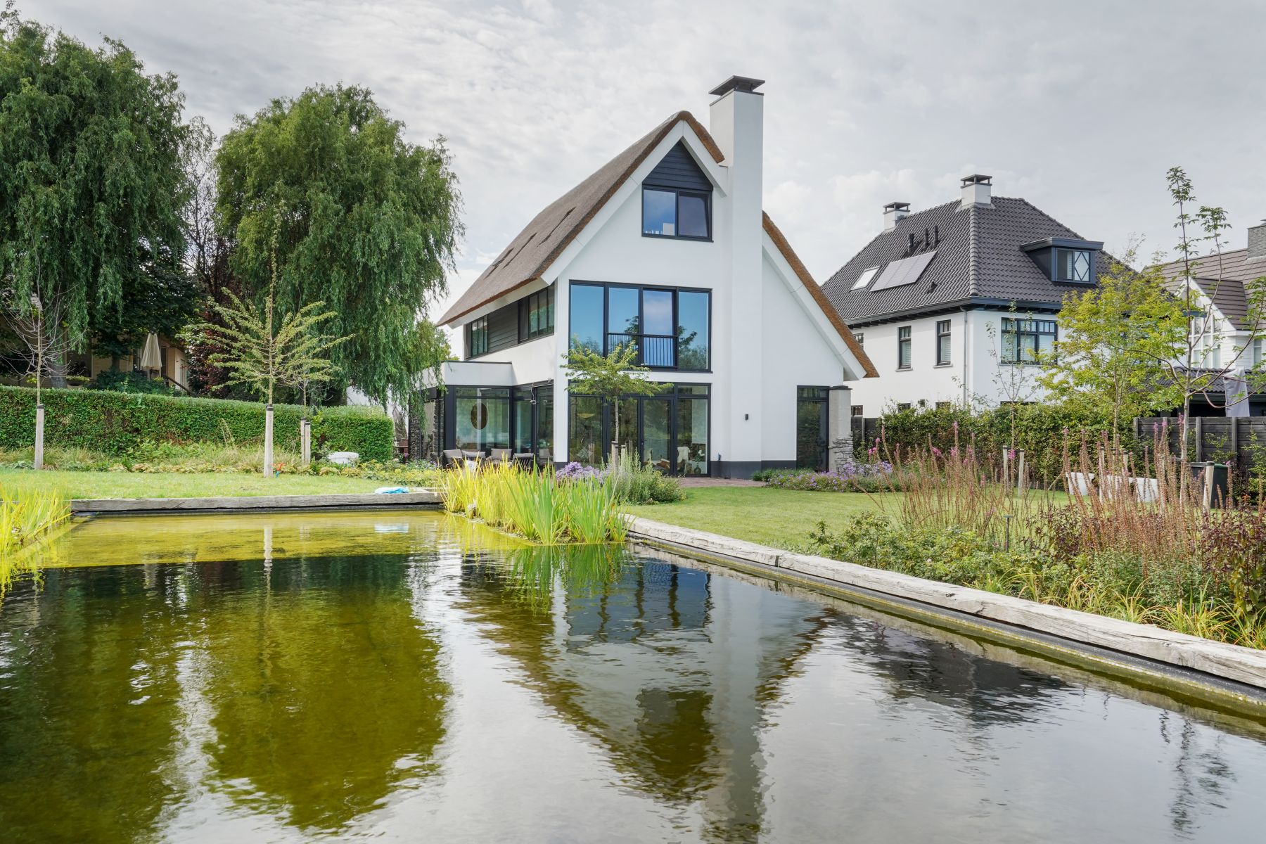 Landelijk-moderne-vrijstaande-villa-met-zwemvijver-in-Berkel-en-Rodenrijs05