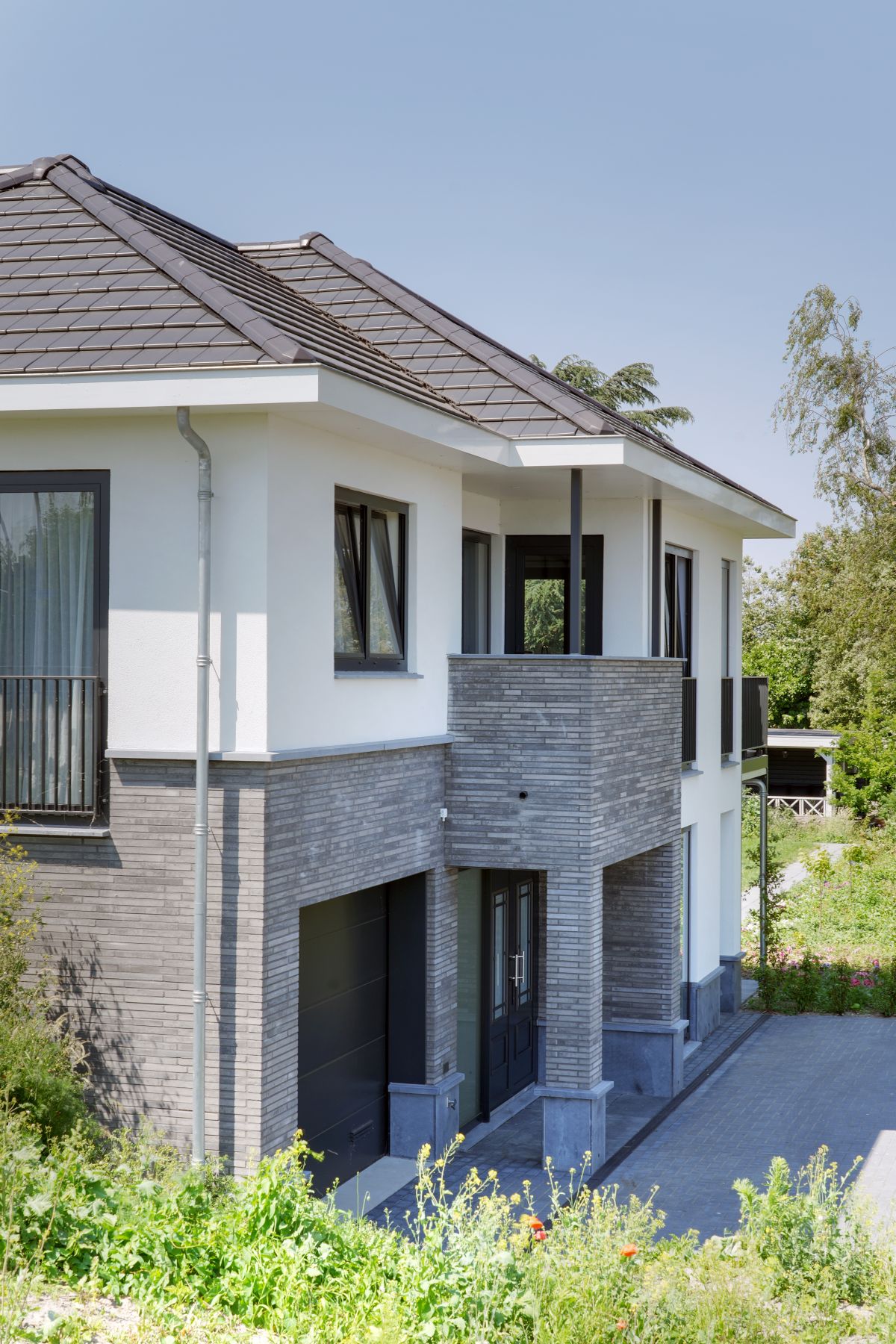 Moderne-dijkvilla-met-klassieke-elementen-in-Berkel-staand01