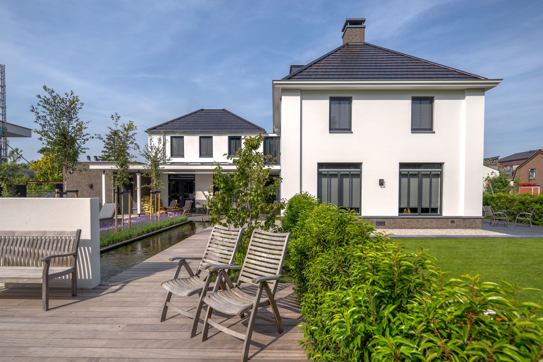 Statige-villa-gelegen-aan-park-de-leeuwenkuil-in-bergschenhoek01