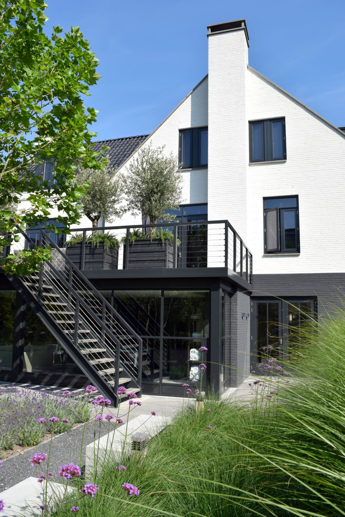 chique-landelijke-villa-aan-oosteindseweg-bergschenhoek-staand03